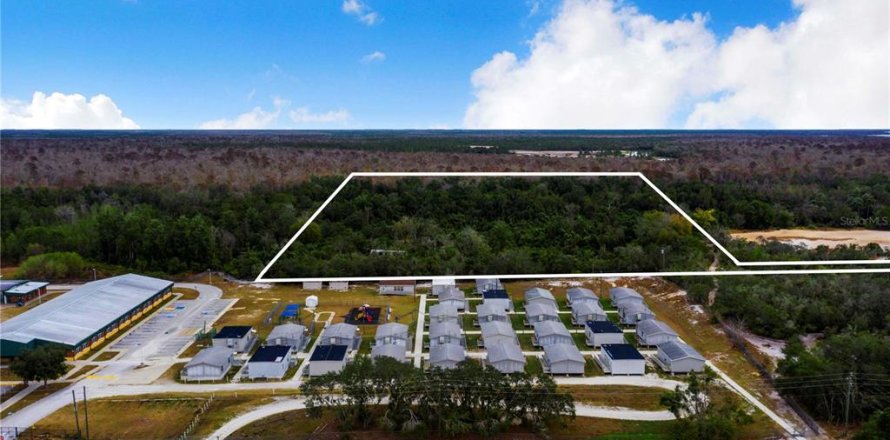 Terrain à Poinciana, Floride № 2144230