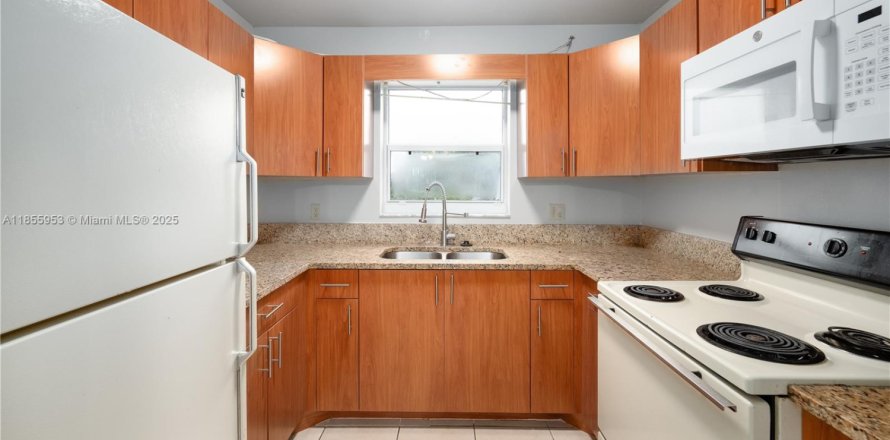 Villa ou maison à West Palm Beach, Floride 2 chambres, 1208.01 m2 № 1880182