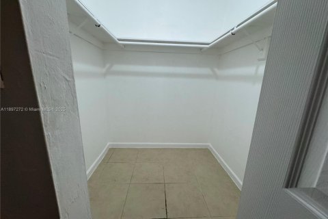 Снять в аренду кондоминиум в Майами, Флорида 2 спальни, 96.99м2, № 2154544 - фото 10