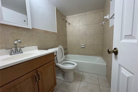 Снять в аренду кондоминиум в Майами, Флорида 2 спальни, 96.99м2, № 2154544 - фото 11