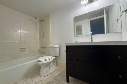 Снять в аренду кондоминиум в Майами, Флорида 2 спальни, 96.99м2, № 2154544 - фото 12