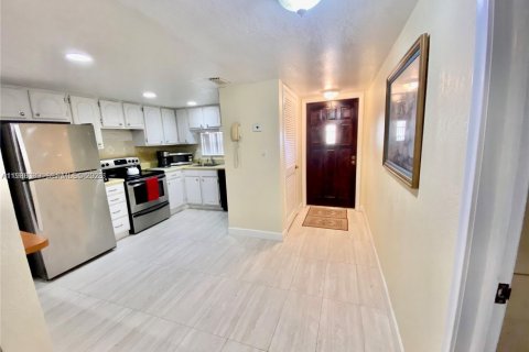 Купить кондоминиум в Пемброк-Пайнс, Флорида 2 спальни, 108.7м2, № 2053204 - фото 15