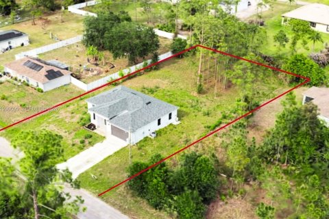Villa ou maison à vendre à Lehigh Acres, Floride: 3 chambres, 152.17 m2 № 2076604 - photo 4