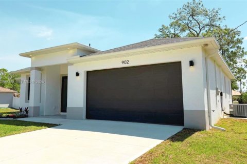 Villa ou maison à vendre à Lehigh Acres, Floride: 3 chambres, 152.17 m2 № 2076604 - photo 2