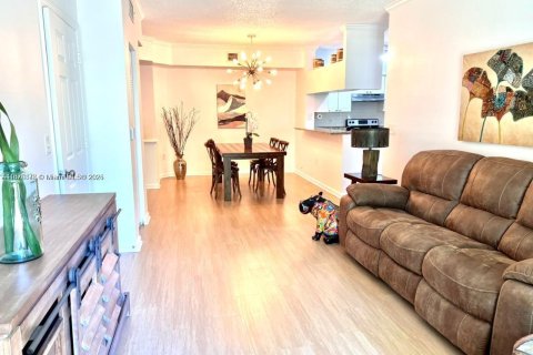 Condo in Sunny Isles Beach, Florida, 1 bedroom  № 1897856 - photo 12