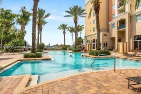 Condo in Sunny Isles Beach, Florida, 1 bedroom  № 1897856 - photo 5