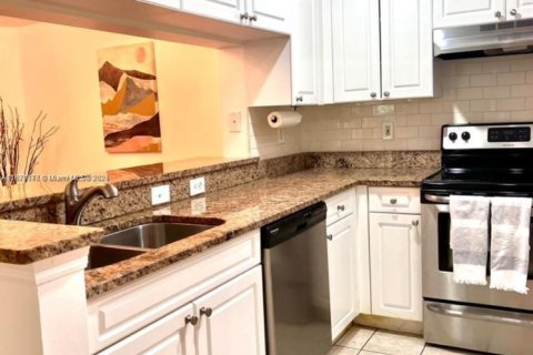 Condo in Sunny Isles Beach, Florida, 1 bedroom  № 1897856 - photo 9