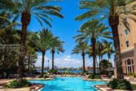 Condo in Sunny Isles Beach, Florida, 1 bedroom  № 1897856 - photo 2