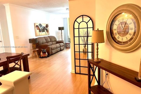 Condo in Sunny Isles Beach, Florida, 1 bedroom  № 1897856 - photo 16