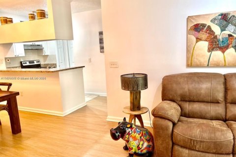 Condo in Sunny Isles Beach, Florida, 1 bedroom  № 1897856 - photo 15