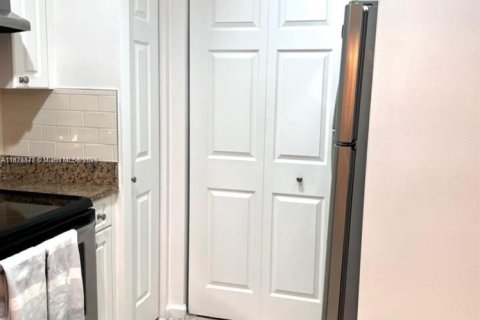 Condo in Sunny Isles Beach, Florida, 1 bedroom  № 1897856 - photo 10