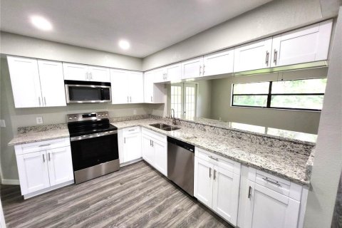 House in Spring Hill, Florida 3 bedrooms, 147.16 sq.m. № 1901035 - photo 8