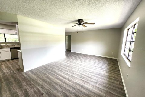 House in Spring Hill, Florida 3 bedrooms, 147.16 sq.m. № 1901035 - photo 4