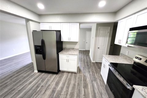 House in Spring Hill, Florida 3 bedrooms, 147.16 sq.m. № 1901035 - photo 9
