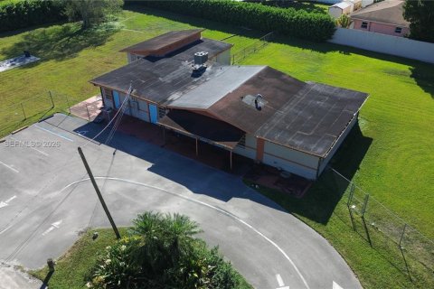 Land in Miami, Florida № 2040837