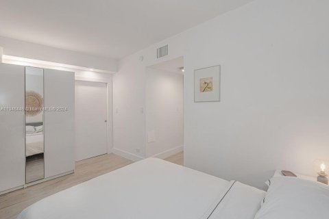 Copropriété à louer à Miami Beach, Floride: 2 chambres, 81.75 m2 № 2334938 - photo 12