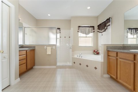 House in Grand Island, Florida 4 bedrooms, 238.76 sq.m. № 1642483 - photo 13