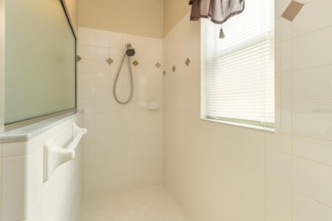 House in Grand Island, Florida 4 bedrooms, 238.76 sq.m. № 1642483 - photo 15