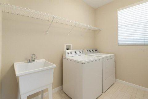 House in Grand Island, Florida 4 bedrooms, 238.76 sq.m. № 1642483 - photo 30