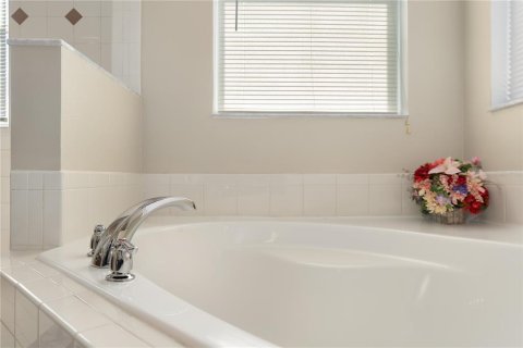 House in Grand Island, Florida 4 bedrooms, 238.76 sq.m. № 1642483 - photo 16