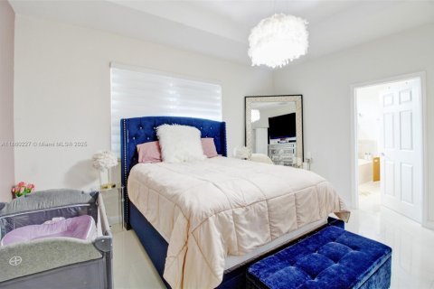 House in Homestead, Florida 5 bedrooms, 201.6 sq.m. № 1889988 - photo 15