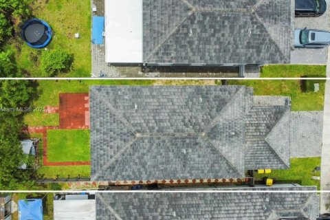 House in Homestead, Florida 5 bedrooms, 201.6 sq.m. № 1889988 - photo 27