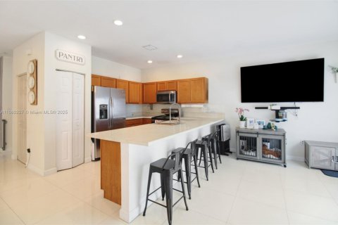 House in Homestead, Florida 5 bedrooms, 201.6 sq.m. № 1889988 - photo 2