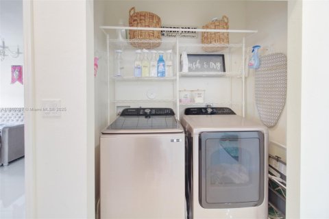 House in Homestead, Florida 5 bedrooms, 201.6 sq.m. № 1889988 - photo 12