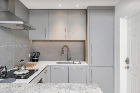 Снять в аренду кондоминиум в Майами-Бич, Флорида 3 спальни, 83.8м2, № 1990066 - фото 14