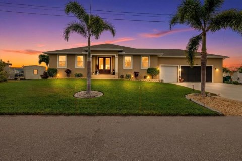 Casa en Punta Gorda, Florida 3 dormitorios, 183.11 m2 № 2131951