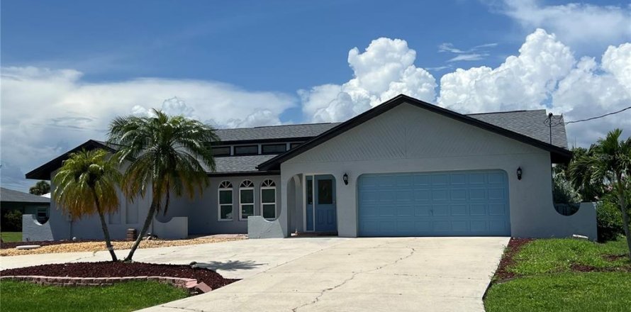 Casa en Port Charlotte, Florida 3 dormitorios, 176.7 m2 № 1394050