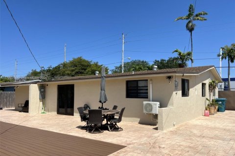 House in Miami, Florida 3 bedrooms, 161.28 sq.m. № 1727189 - photo 9