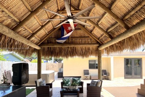 House in Miami, Florida 3 bedrooms, 161.28 sq.m. № 1727189 - photo 17