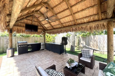 House in Miami, Florida 3 bedrooms, 161.28 sq.m. № 1727189 - photo 18