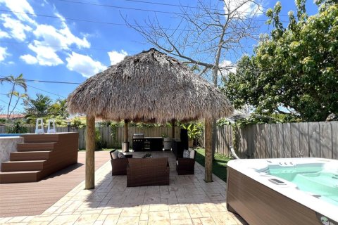 House in Miami, Florida 3 bedrooms, 161.28 sq.m. № 1727189 - photo 15