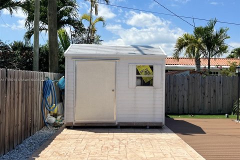 House in Miami, Florida 3 bedrooms, 161.28 sq.m. № 1727189 - photo 6