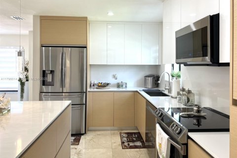 House in Miami, Florida 3 bedrooms, 161.28 sq.m. № 1727189 - photo 29