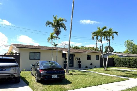 House in Miami, Florida 3 bedrooms, 161.28 sq.m. № 1727189 - photo 3