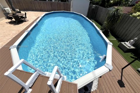 House in Miami, Florida 3 bedrooms, 161.28 sq.m. № 1727189 - photo 13