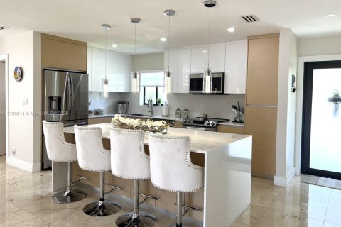 House in Miami, Florida 3 bedrooms, 161.28 sq.m. № 1727189 - photo 26