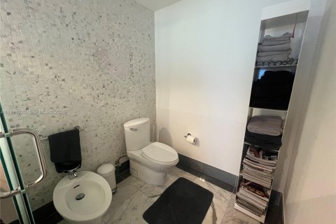 Condo in Miami, Florida, 1 bedroom  № 1997622 - photo 19