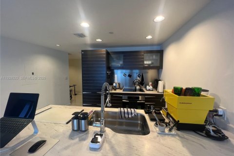 Condo in Miami, Florida, 1 bedroom  № 1997622 - photo 9