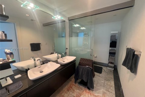Condo in Miami, Florida, 1 bedroom  № 1997622 - photo 15