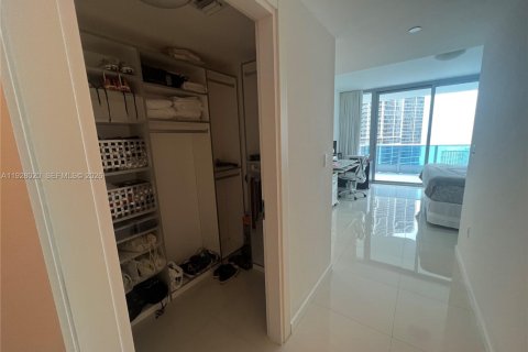 Condo in Miami, Florida, 1 bedroom  № 1997622 - photo 17