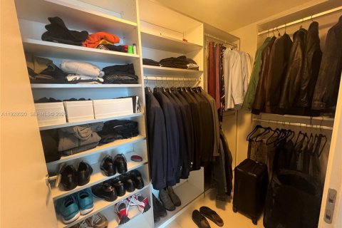 Condo in Miami, Florida, 1 bedroom  № 1997622 - photo 16