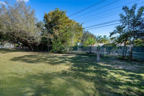 House in Miami, Florida 3 bedrooms, 130.34 sq.m. № 2002669 - photo 26