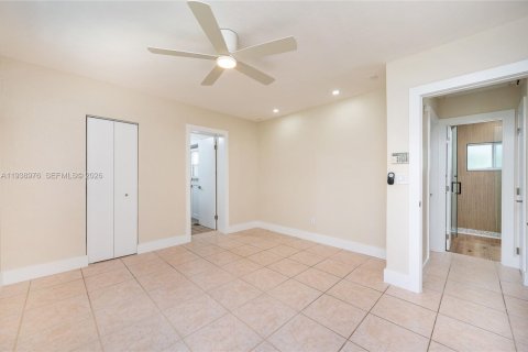 House in Miami, Florida 3 bedrooms, 130.34 sq.m. № 2002669 - photo 7