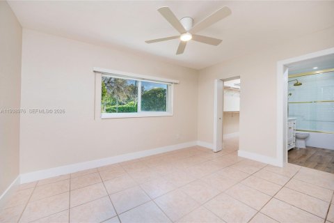 House in Miami, Florida 3 bedrooms, 130.34 sq.m. № 2002669 - photo 8