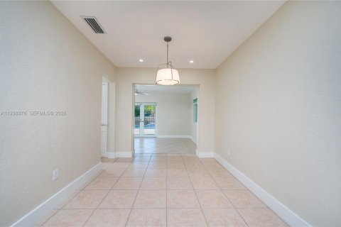 House in Miami, Florida 3 bedrooms, 130.34 sq.m. № 2002669 - photo 18