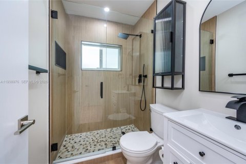 House in Miami, Florida 3 bedrooms, 130.34 sq.m. № 2002669 - photo 3